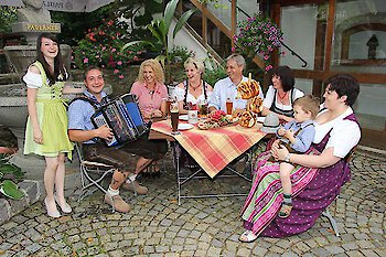 Biergarten im Motorradhotel Früchtl